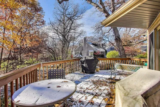 $355,000 | 42-w231 Retreat Court, St. Charles, IL 60175