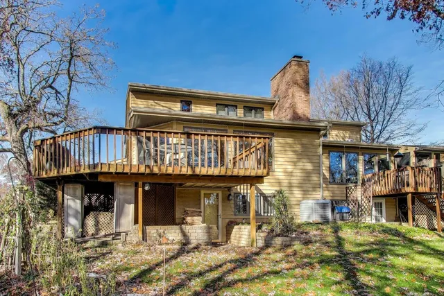 $355,000 | 42-w231 Retreat Court, St. Charles, IL 60175