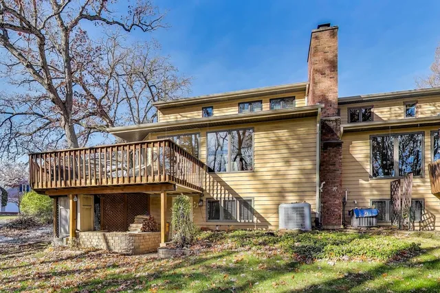 $355,000 | 42-w231 Retreat Court, St. Charles, IL 60175