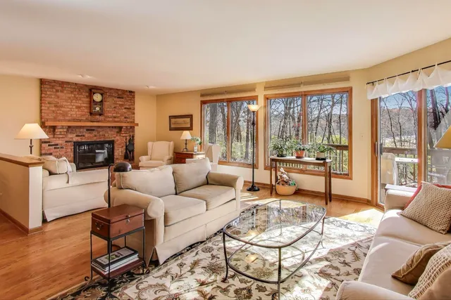 $355,000 | 42-w231 Retreat Court, St. Charles, IL 60175