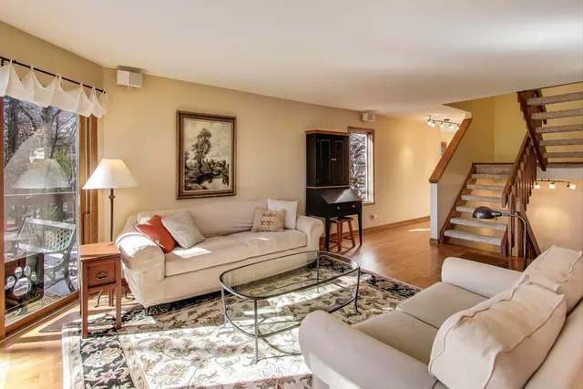 $355,000 | 42-w231 Retreat Court, St. Charles, IL 60175