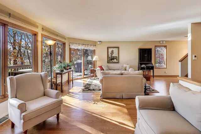 $355,000 | 42-w231 Retreat Court, St. Charles, IL 60175