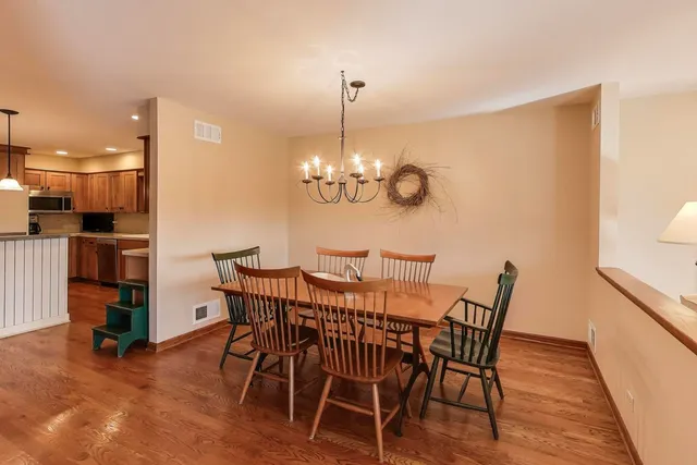 $355,000 | 42-w231 Retreat Court, St. Charles, IL 60175