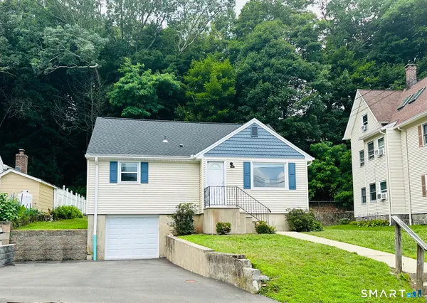 $2,850 | 136 Hillside Avenue, Shelton, CT 06484