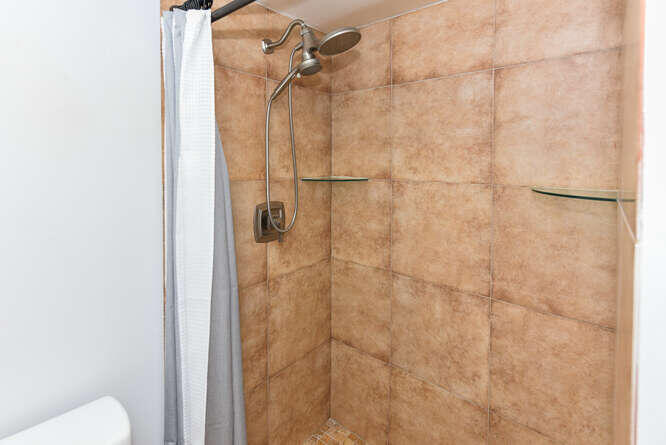 150 Pineview Road, Unit L6 Jupiter, FL 33469 - Photo 12 of 22 a bathroom with a shower