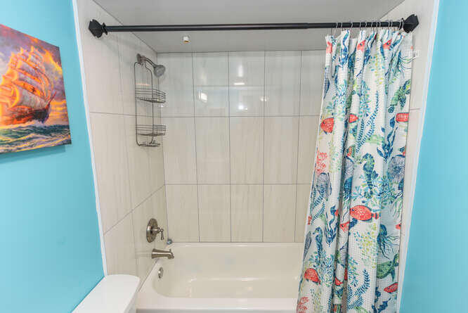 150 Pineview Road, Unit L6 Jupiter, FL 33469 - Photo 15 of 22 a bathroom with a bathtub and shower