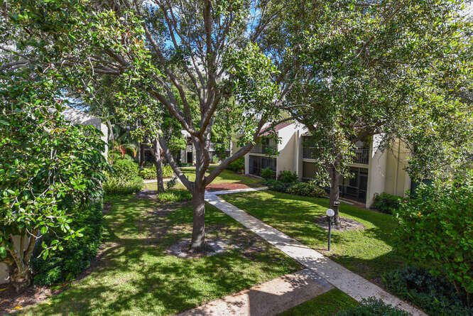 150 Pineview Road, Unit L6 Jupiter, FL 33469 - Photo 17 of 22 a front view of a house with garden