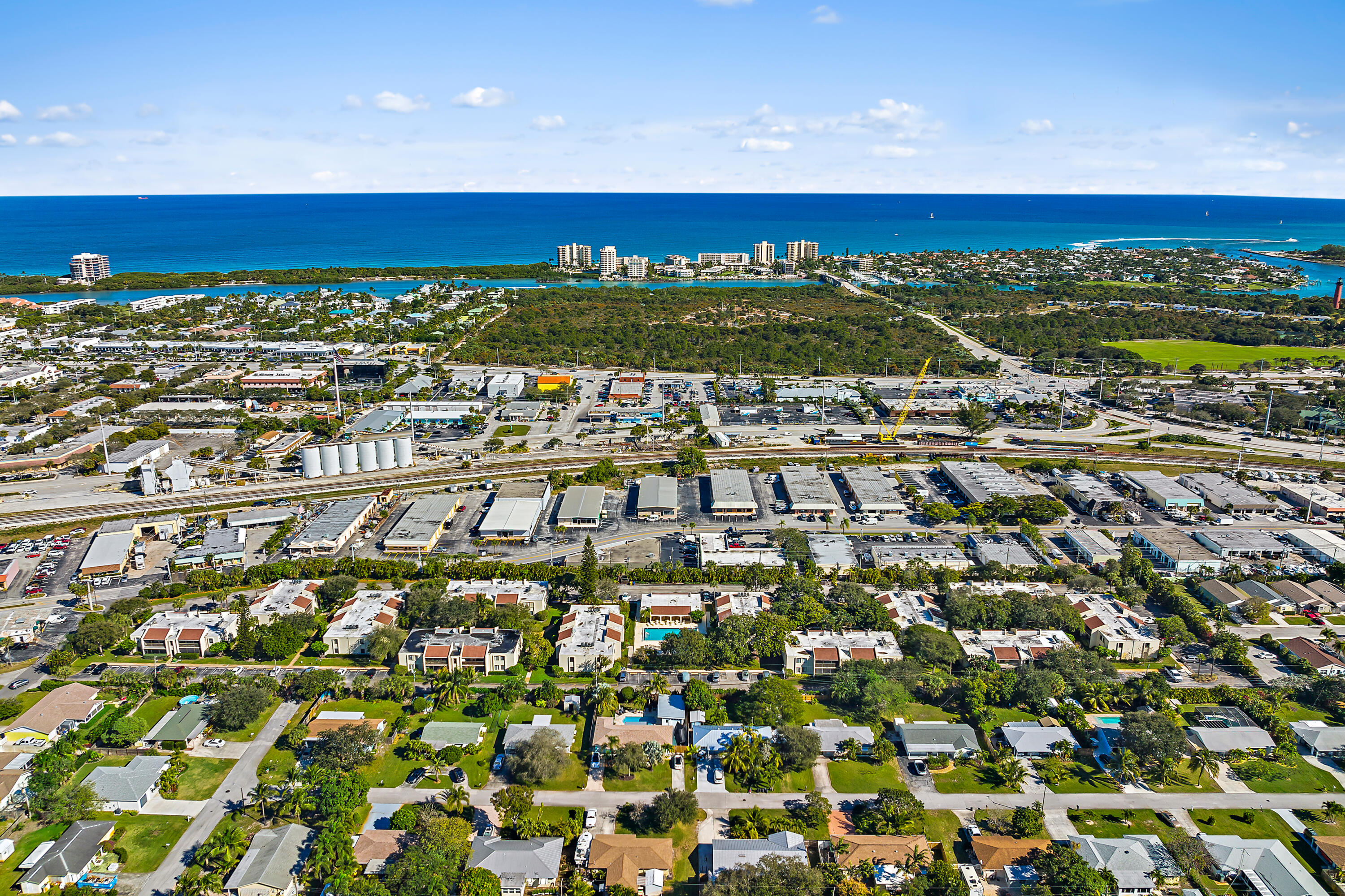 150 Pineview Road, Unit L6 Jupiter, FL 33469 - Photo 22 of 22 a view of a city with an ocean