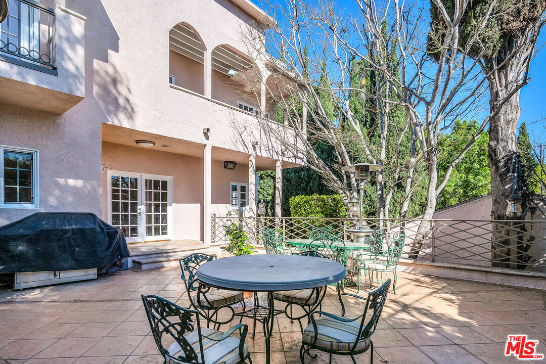10810 Rochester Avenue Los Angeles, CA 90024 - Photo 29 of 33