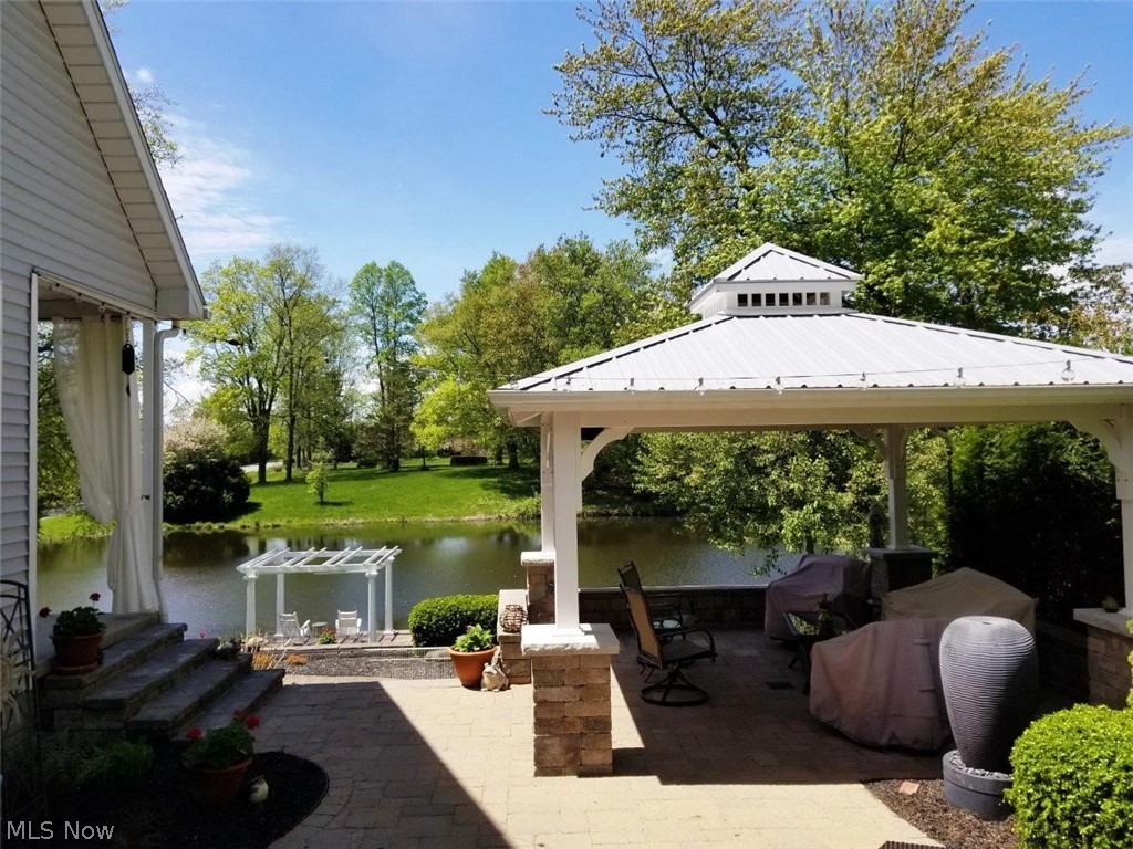 3667 Spring Valley Road Akron, OH 44333 - Photo 4 of 34