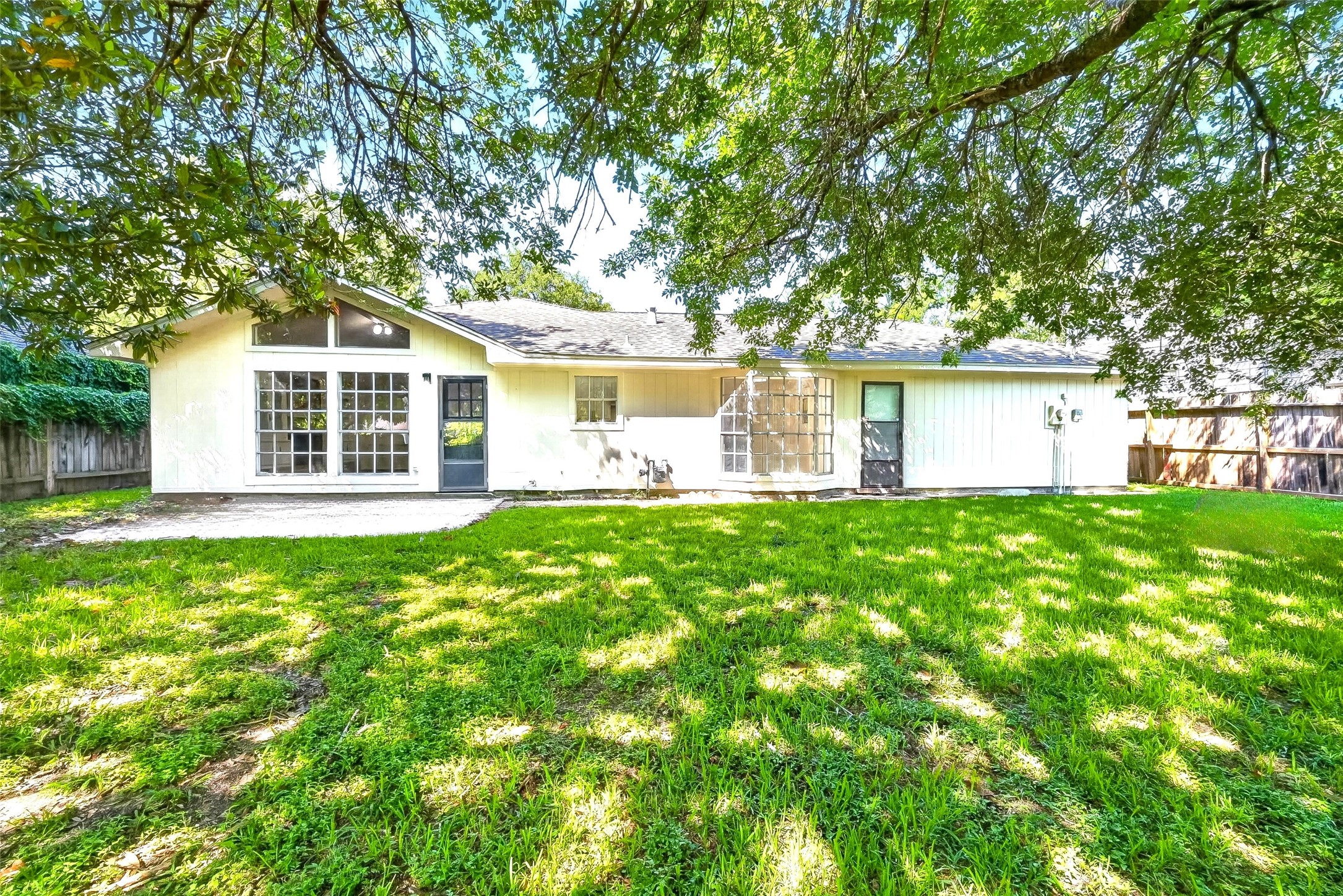 15207 Pleasant Valley Road Houston, TX 77062 - Photo 38 of 40 Large Spacious Backyard w/ Patio