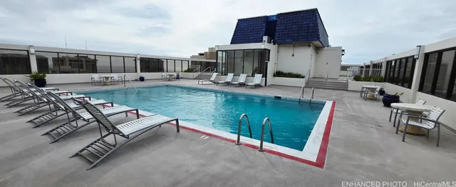 a view of entryway and kitchen