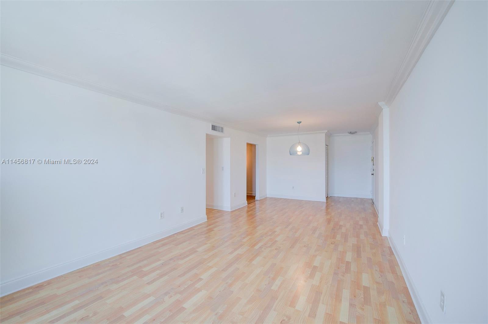 1605 Bay Road, Unit 408 Miami Beach, FL 33139 - Photo 2 of 18 Gallery Image 2