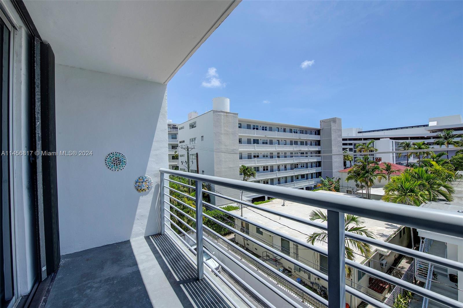 1605 Bay Road, Unit 408 Miami Beach, FL 33139 - Photo 5 of 18 Gallery Image 5