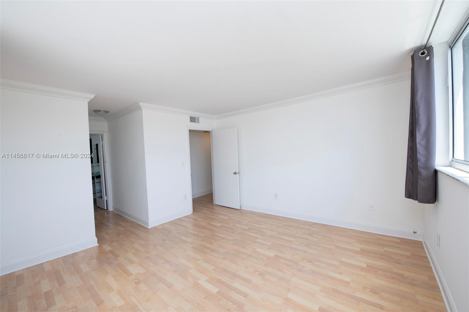 1605 Bay Road, Unit 408 Miami Beach, FL 33139 - Photo 10 of 18 Gallery Image 10
