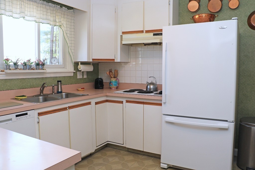 184 Hillcrest Road Needham, MA 02492 - Photo 8 of 24 Gallery Image 8