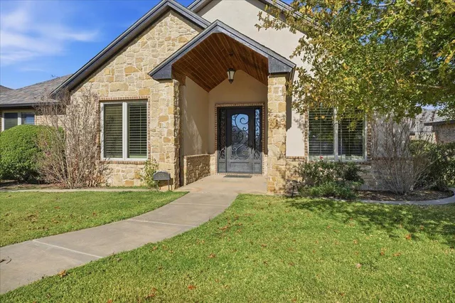 $550,000 | 1204 North 14th Place, Wolfforth, TX 79382