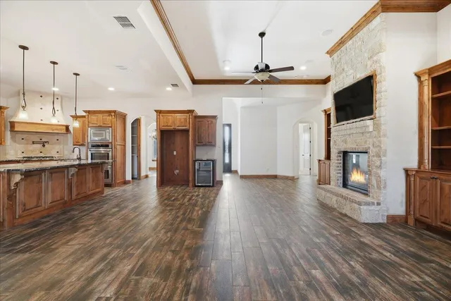 $550,000 | 1204 North 14th Place, Wolfforth, TX 79382