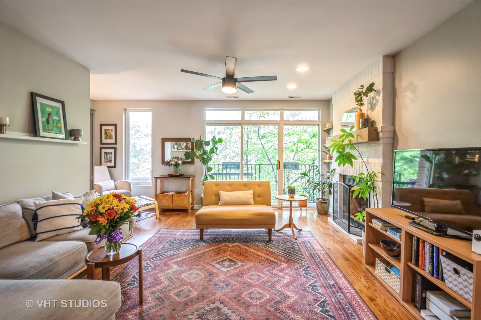 2934 North Ridgeway Avenue, Unit 2 Chicago, IL 60618 - Photo 3 of 16 Gallery Image 3