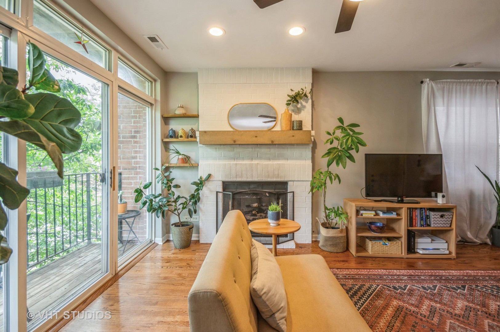 2934 North Ridgeway Avenue, Unit 2 Chicago, IL 60618 - Photo 6 of 16 Gallery Image 6