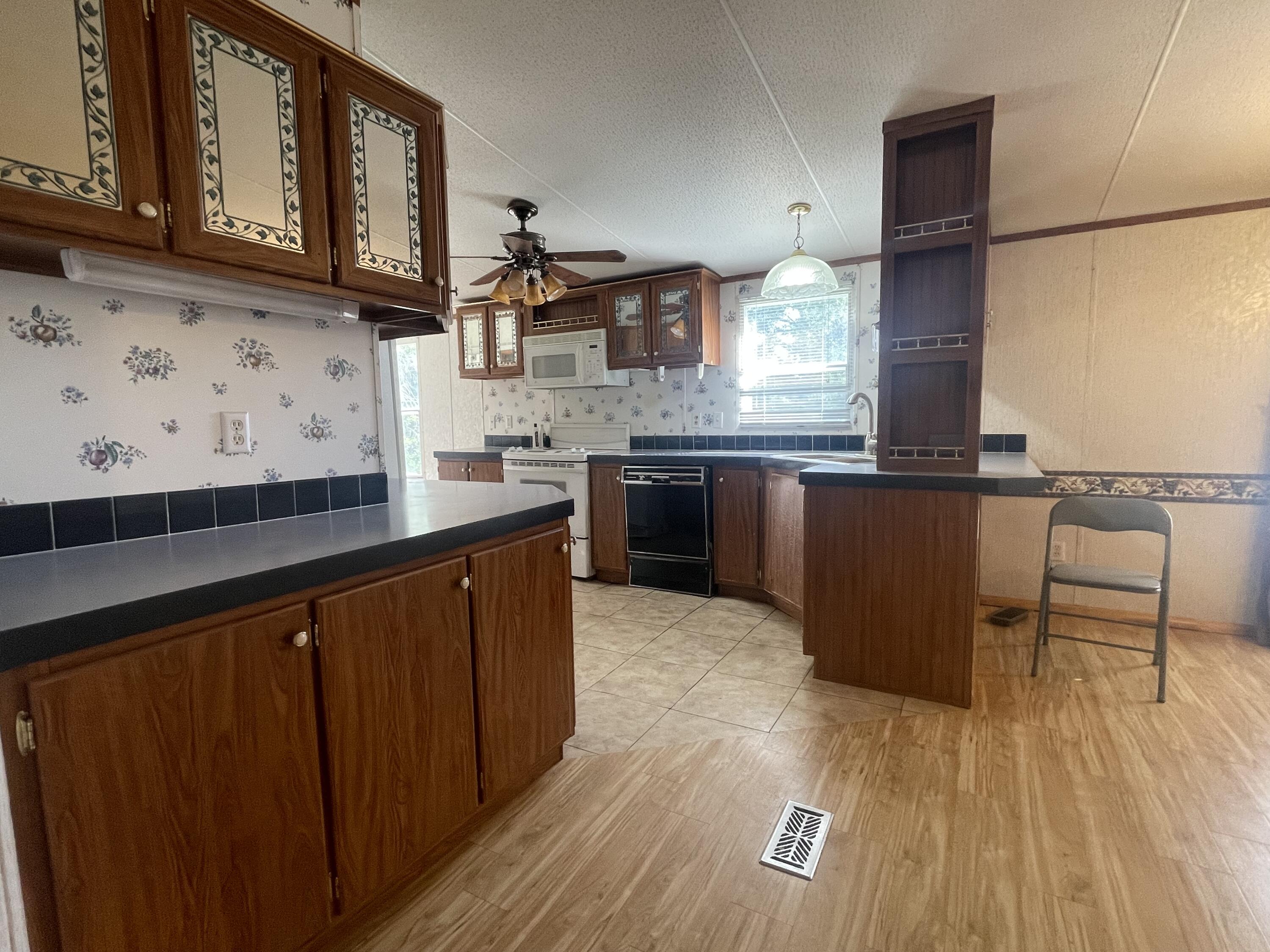 253 Vanderheide Road DeFuniak Springs, FL 32433 - Photo 13 of 63 253 Vanderheide_Interior (3)