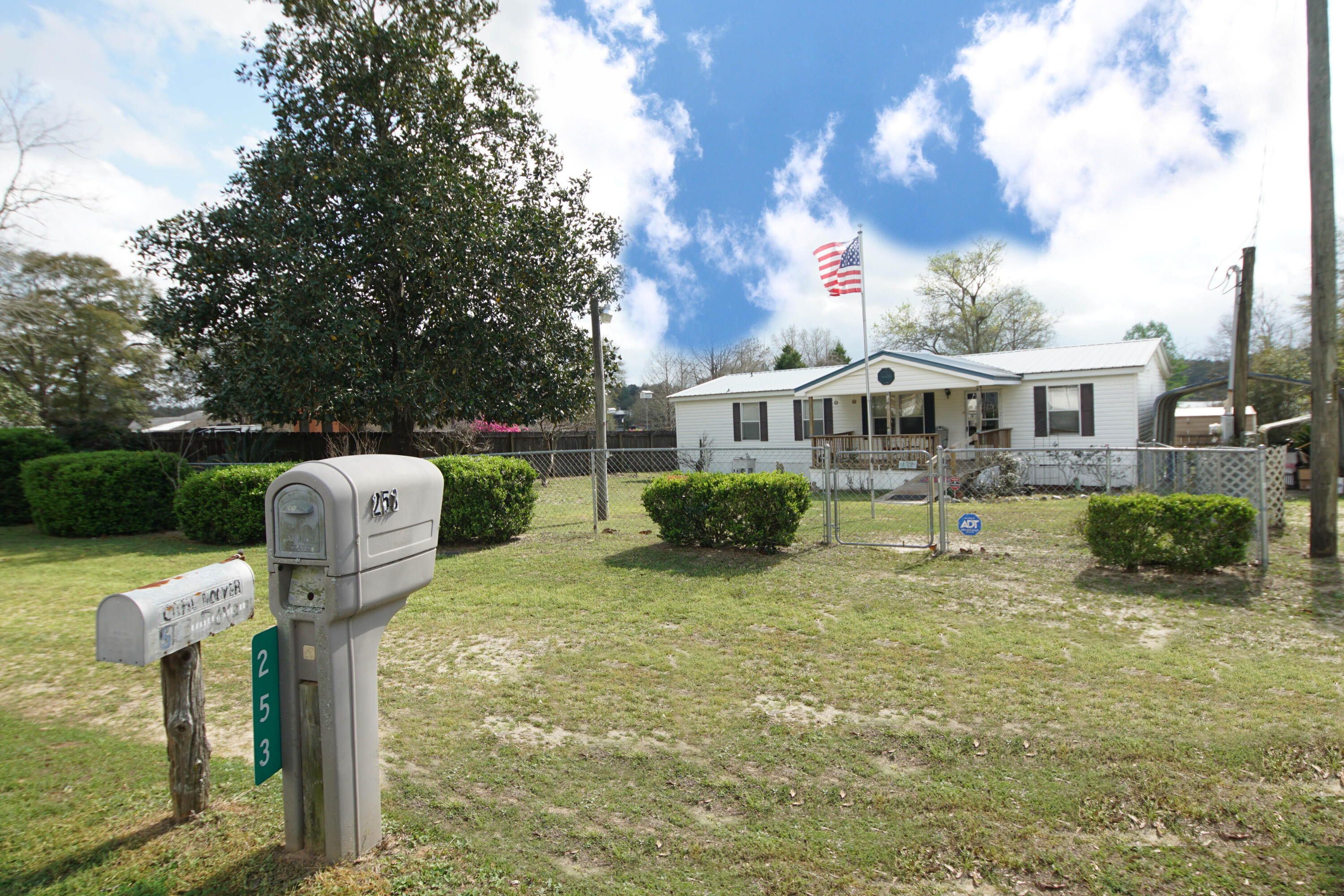 253 Vanderheide Road DeFuniak Springs, FL 32433 - Photo 35 of 63 253 Vanderheide Rd_Front