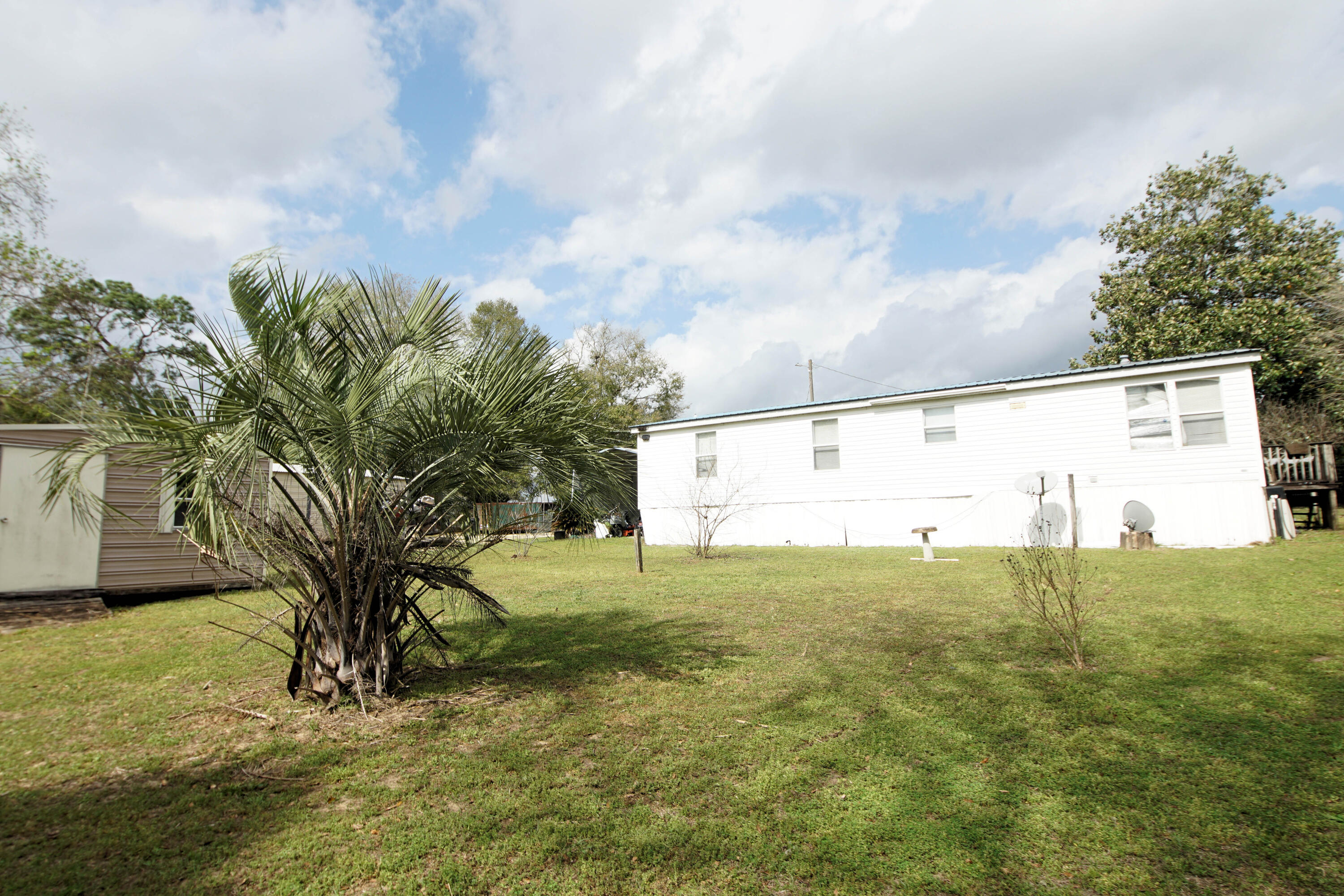 253 Vanderheide Road DeFuniak Springs, FL 32433 - Photo 43 of 63 253 Vanderheide Rd_Yard