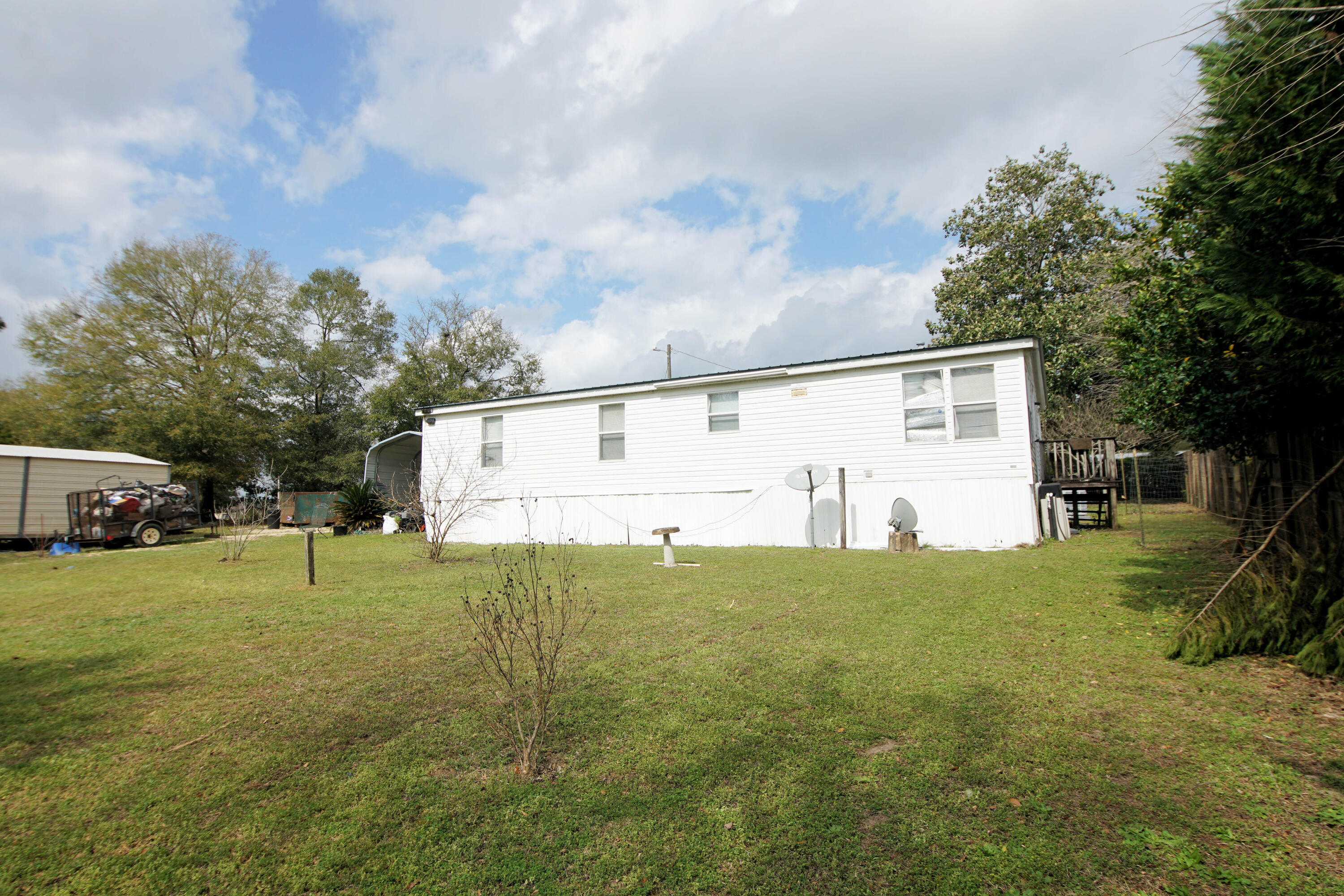 253 Vanderheide Road DeFuniak Springs, FL 32433 - Photo 8 of 63 253 Vanderheide Rd_Yard