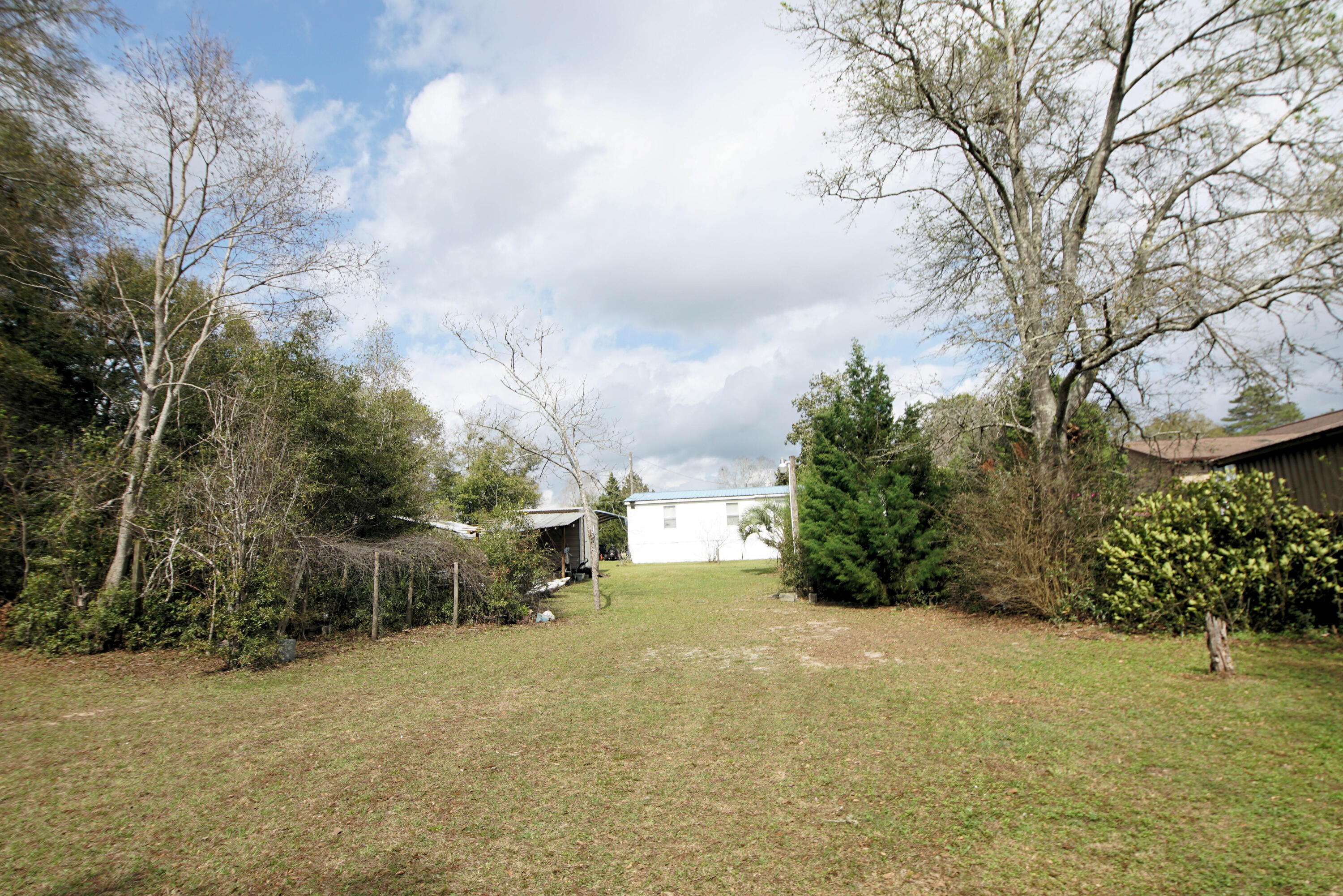 253 Vanderheide Road DeFuniak Springs, FL 32433 - Photo 9 of 63 253 Vanderheide Rd_Yard