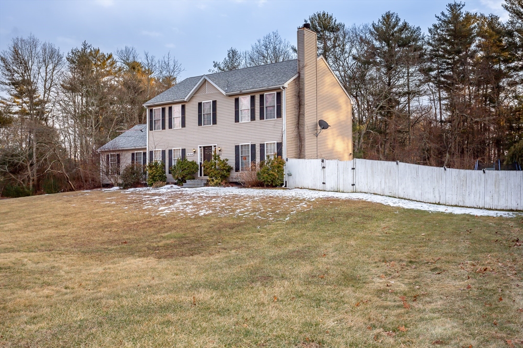 133 Quanapoag Road Freetown, MA 02717 - Photo 3 of 35 Gallery Image 3
