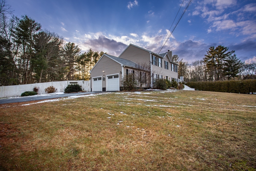 133 Quanapoag Road Freetown, MA 02717 - Photo 4 of 35 Gallery Image 4