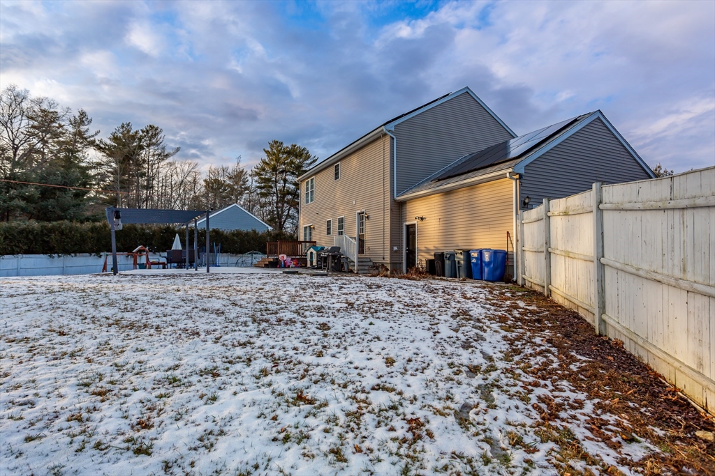 133 Quanapoag Road Freetown, MA 02717 - Photo 5 of 35 Gallery Image 5