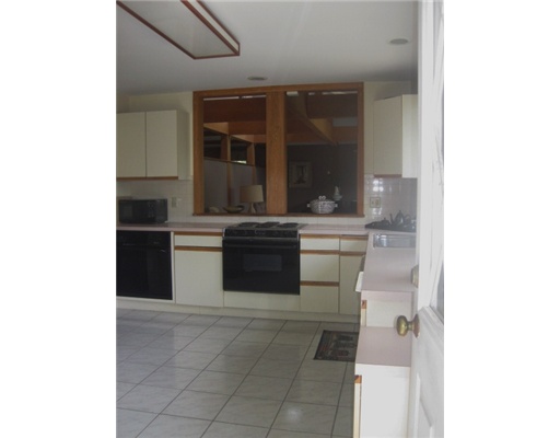 2630 Post Road South Kingstown, RI 02879 - Photo 14 of 20 Kitchen. The kitchen has two ovens and a pass through to the living room.,