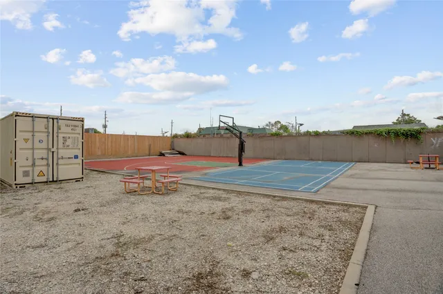 a view of a tennis court