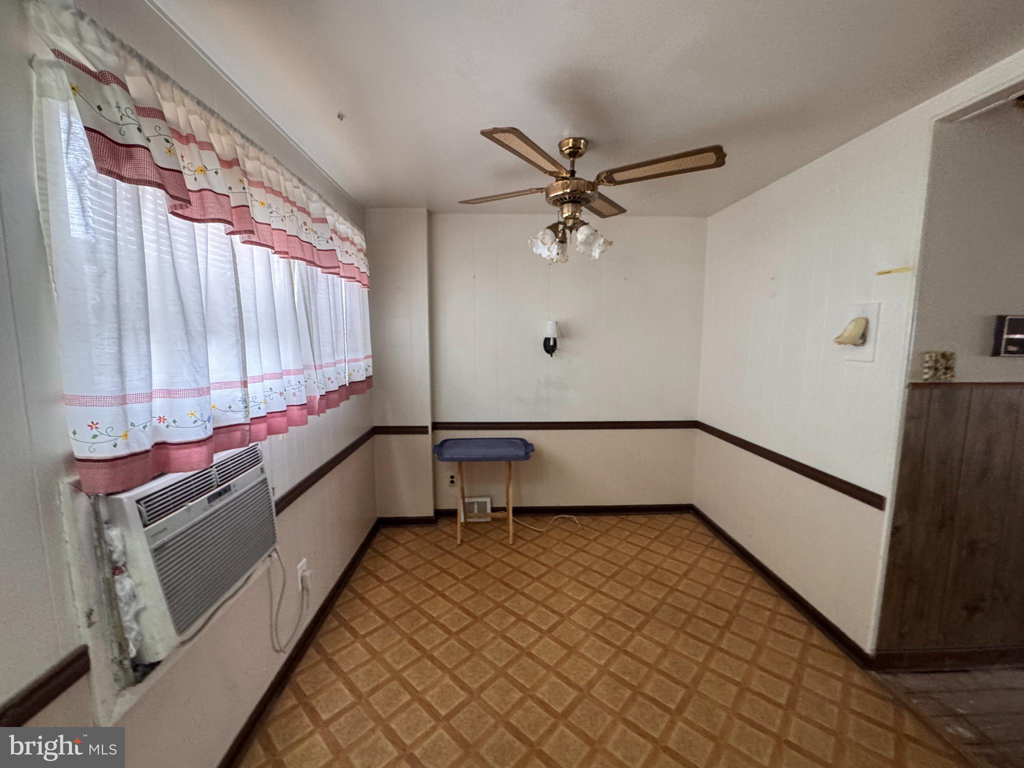 11702 Lanett Road Philadelphia, PA 19154 - Photo 8 of 16 eat in kitchen