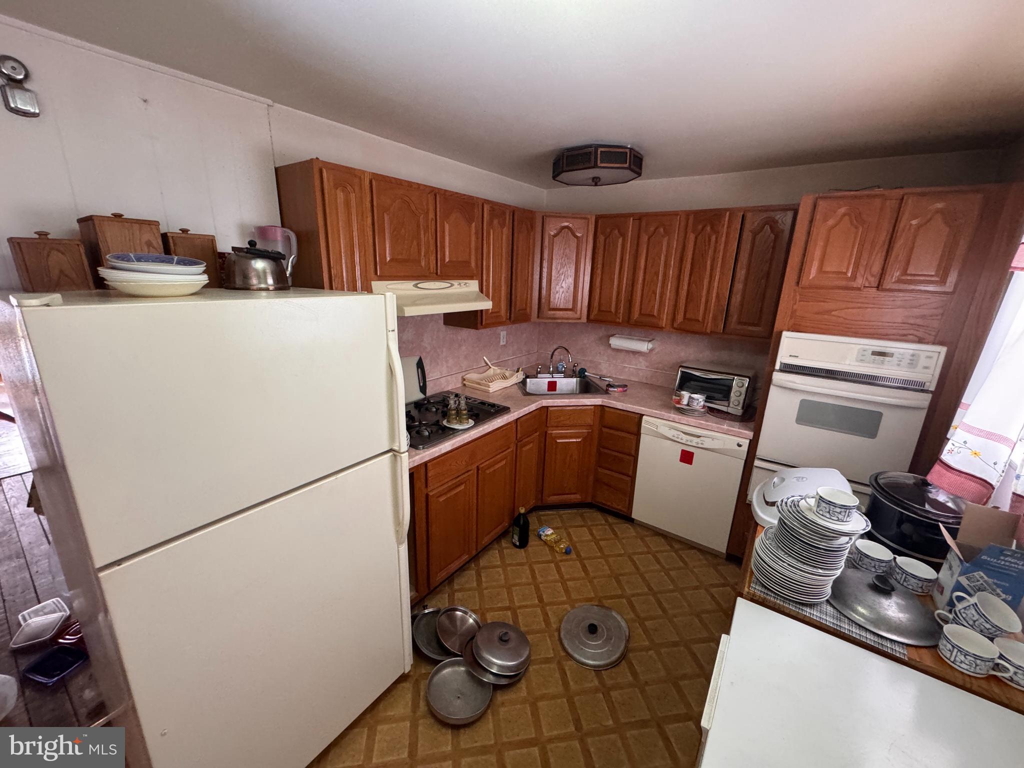 11702 Lanett Road Philadelphia, PA 19154 - Photo 9 of 16 kitchen