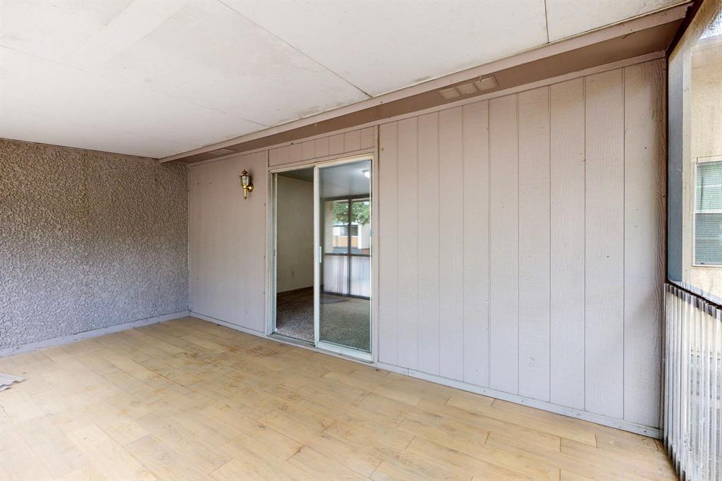 703 East Shady Grove Road Irving, TX 75060 - Photo 37 of 40 an empty room with closet