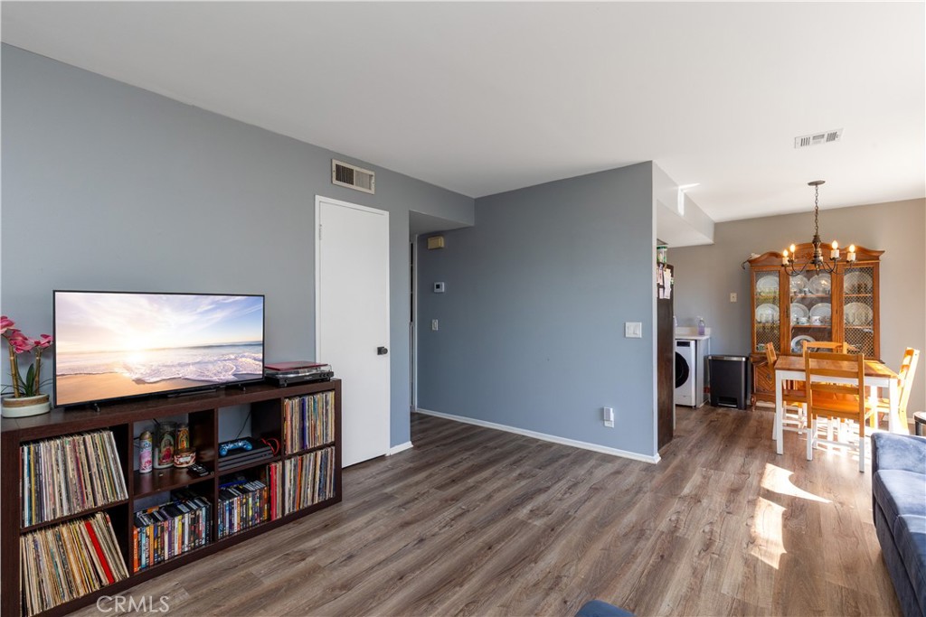 820 Junipero Drive Duarte, CA 91010 - Photo 4 of 26