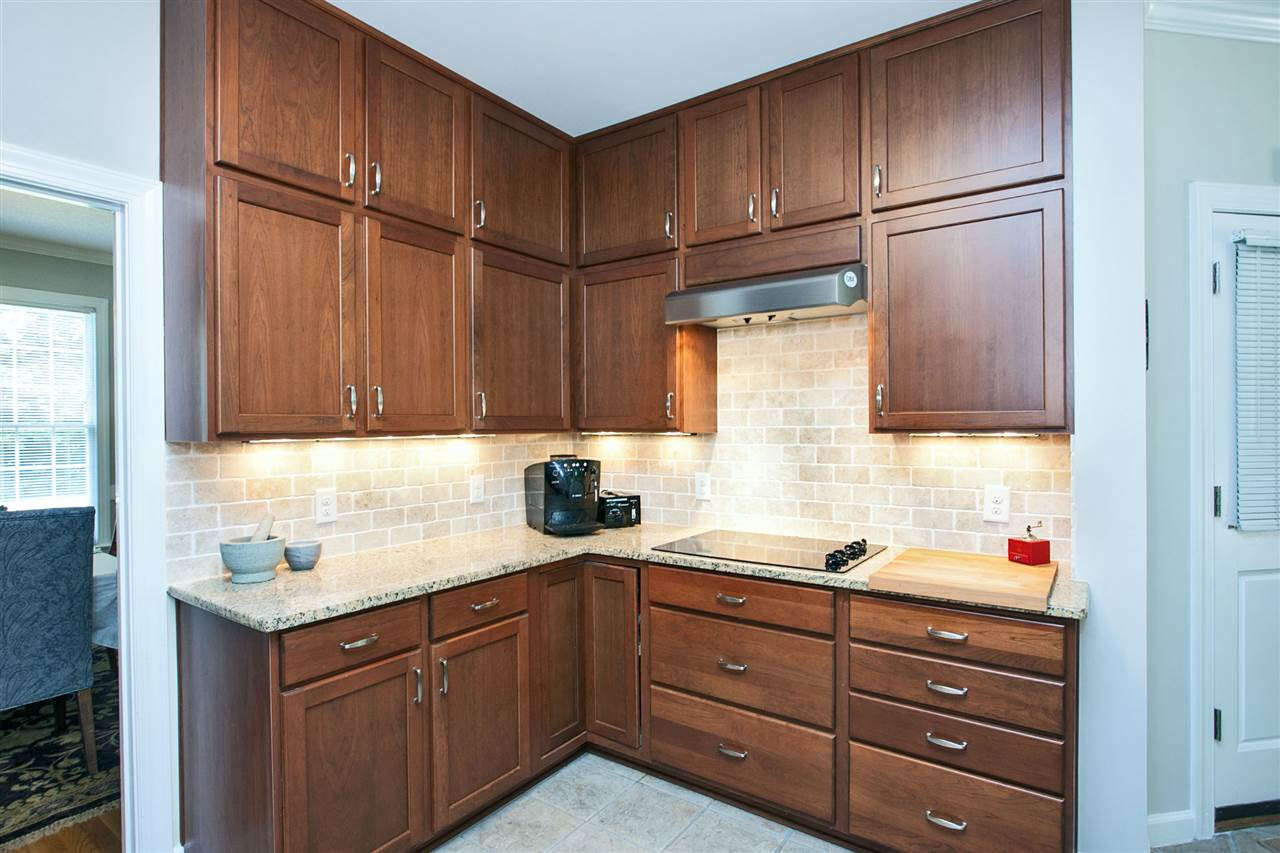5320 Birchleaf Drive Raleigh, NC 27606 - Photo 10 of 25 Smooth Cooktop and Under Cabinet Lighting