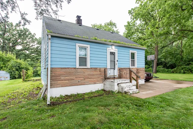 $189,900 | 12698 West Grandview Avenue, Waukegan, IL 60085