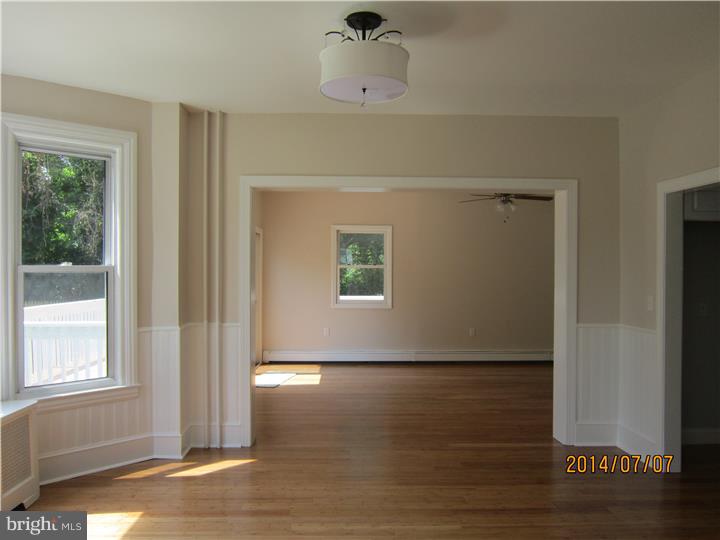 431 Hillside Road Ridley Park, PA 19078 - Photo 3 of 20 Living Room