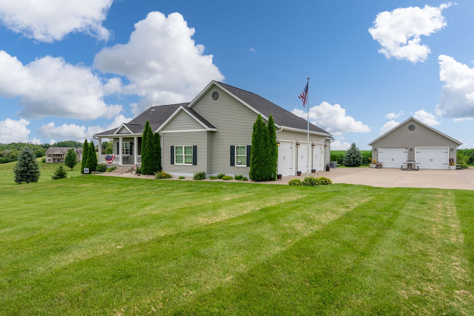 400 Randy Drive Clinton, IA 52732 - Photo 5 of 60