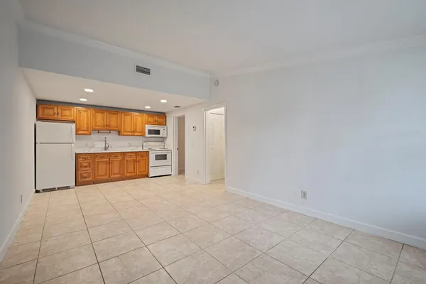 $1,700 | 7110 Southgate Boulevard, Tamarac, FL 33321