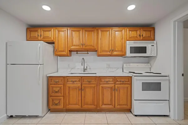 $1,700 | 7110 Southgate Boulevard, Tamarac, FL 33321