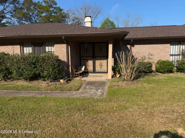 $195,000 | 211 Swan Lake Drive, Jackson, MS 39212
