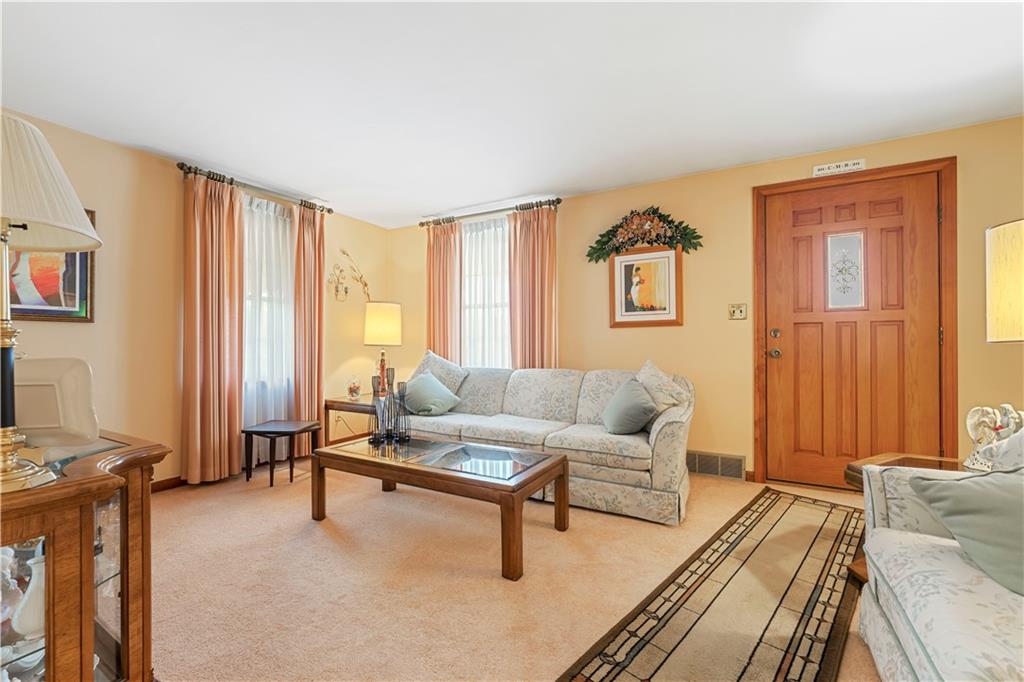 657 Irwin Run Road West Mifflin, PA 15122 - Photo 3 of 25 Gallery Image 3