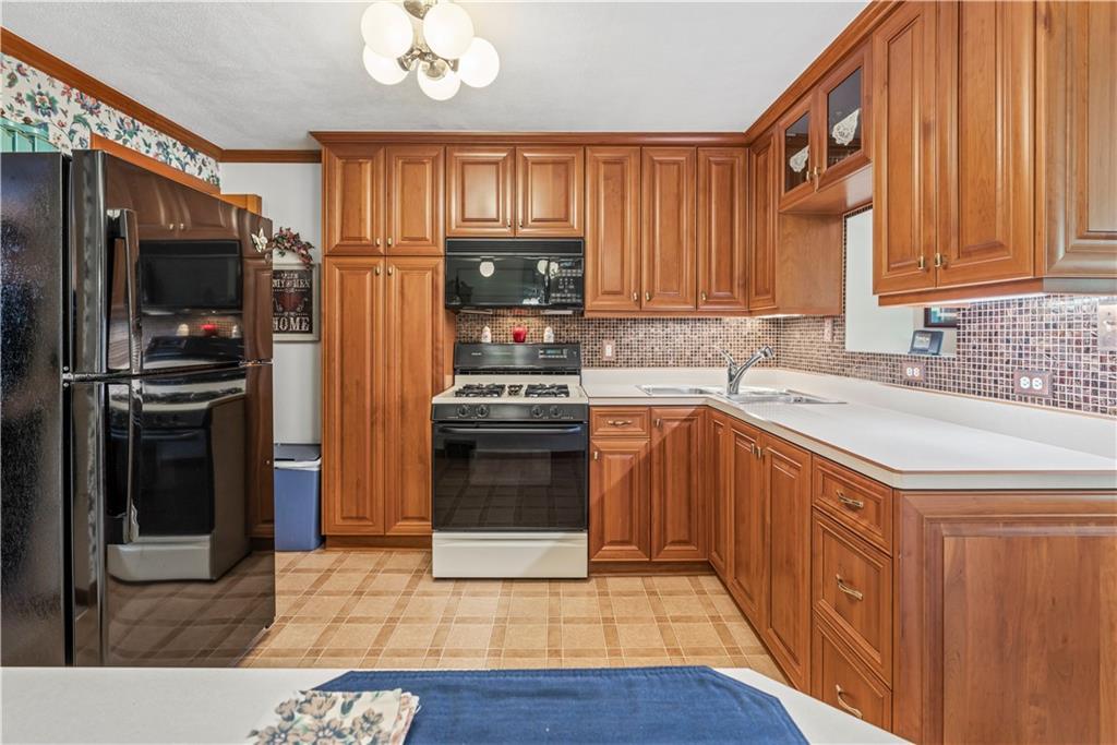 657 Irwin Run Road West Mifflin, PA 15122 - Photo 5 of 25 Gallery Image 5