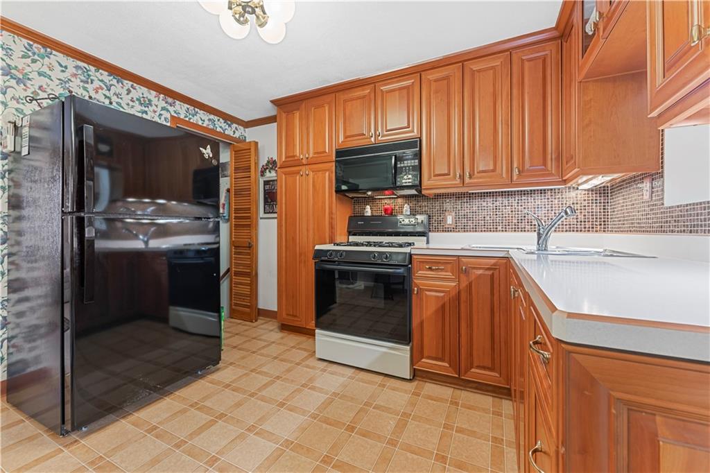 657 Irwin Run Road West Mifflin, PA 15122 - Photo 7 of 25 Gallery Image 7