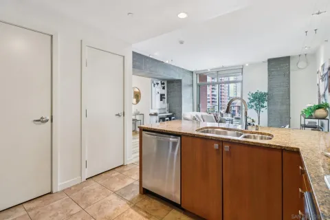 $939,900 | 800 The Mark Lane, Unit 607, San Diego, CA 92101