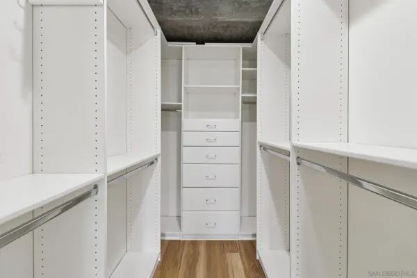 $939,900 | 800 The Mark Lane, Unit 607, San Diego, CA 92101